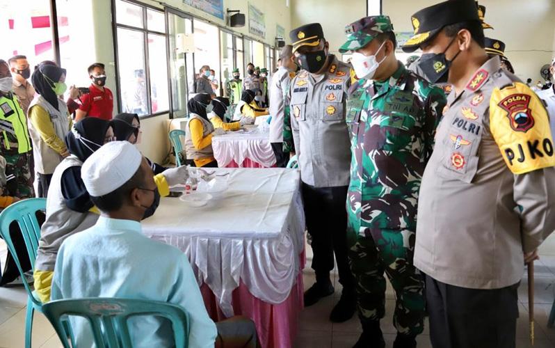 Kunjungi Demak-Grobogan, Kapolda dan Pangdam Ingin Vaksinasi Semarang Raya Capai 70 Persen