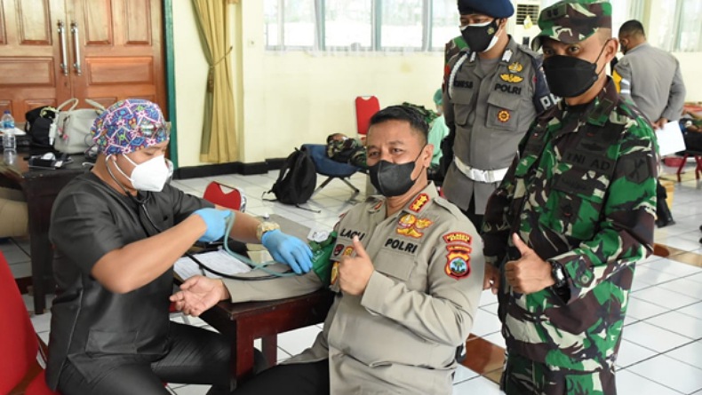 Ikut Donor Darah Jelang HUT TNI, Kapolresta Manado: Ini Wujud Nyata Sinergitas
