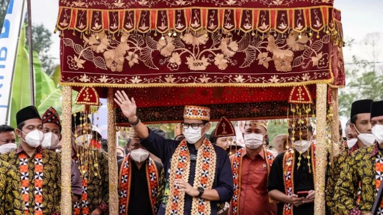 Nilai Anugrah Desa Wisata, Menparekraf Sandi Kunjungi Kampung Kopi di Lampung