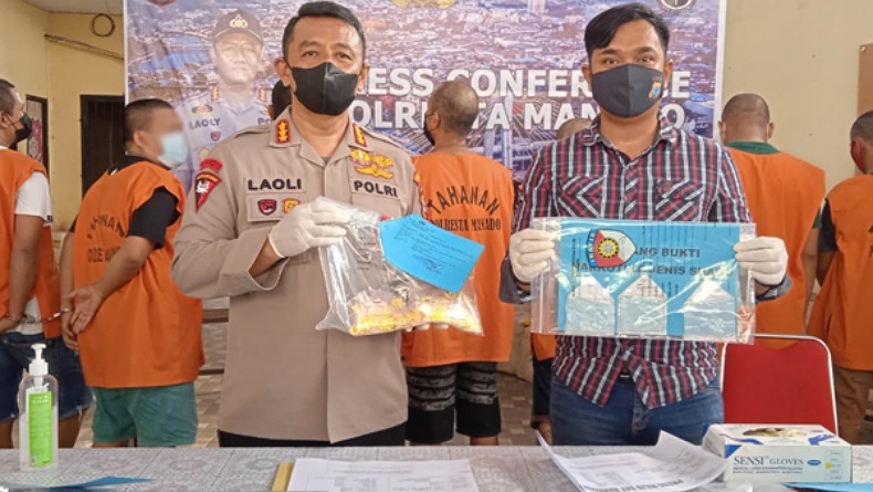 title Polresta Manado Tangkap 51 Tersangka Kasus Narkotika pada Mei-September 2021 Polresta Manado Tangkap 51 Tersangka Kasus Narkotika pada Mei-September 2021