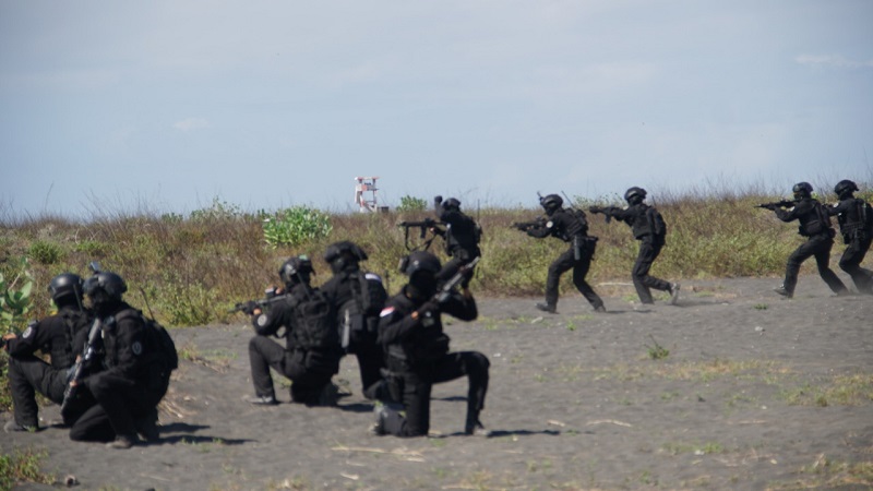 Pasukan Korpaskhas TNI AU Serbu Markas Teroris di Lumajang 