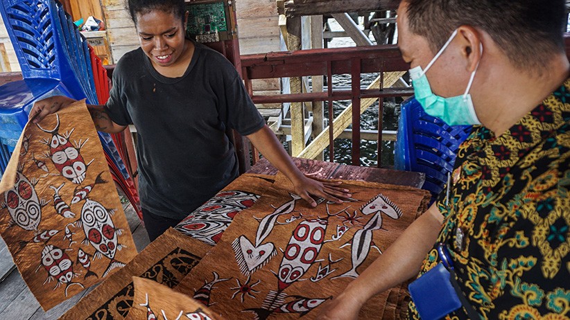 Lukisan Kulit Kayu Suvenir PON Papua - Bagian 2