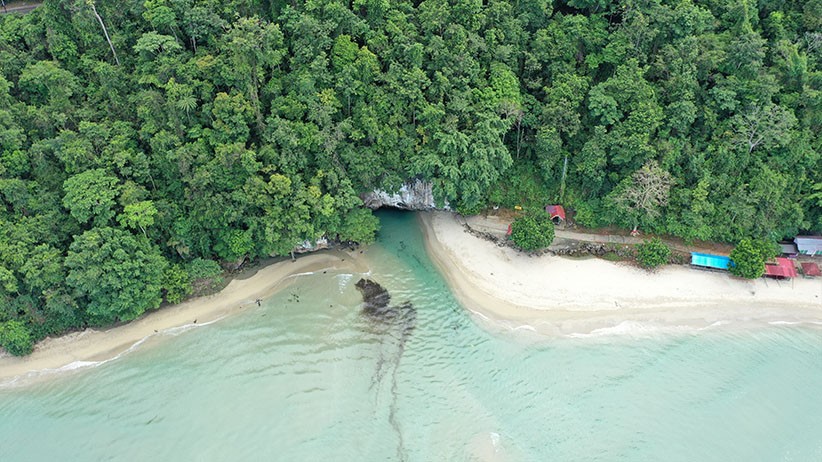 Panjang 20 Meter, Ini Penampakan Sungai Terpendek di Dunia - Bagian 1
