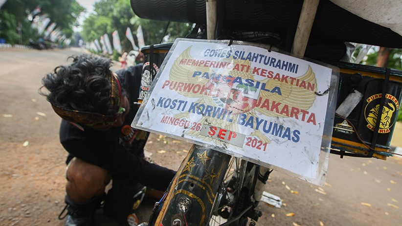  Peringati Hari Kesaktian Pancasila, Pria Ini Gowes dari Purwokerto ke Lubang Buaya - Bagian 3