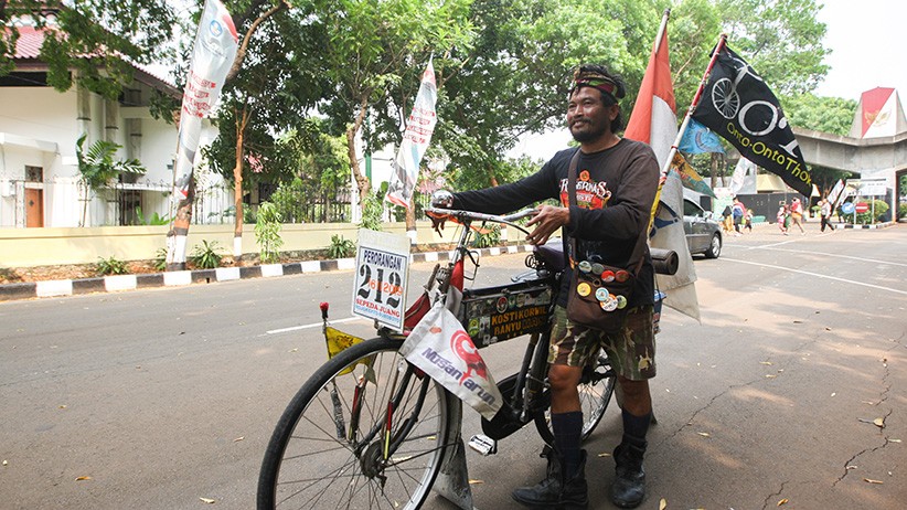  Peringati Hari Kesaktian Pancasila, Pria Ini Gowes dari Purwokerto ke Lubang Buaya - Bagian 1