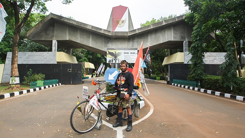  Peringati Hari Kesaktian Pancasila, Pria Ini Gowes dari Purwokerto ke Lubang Buaya - Bagian 2