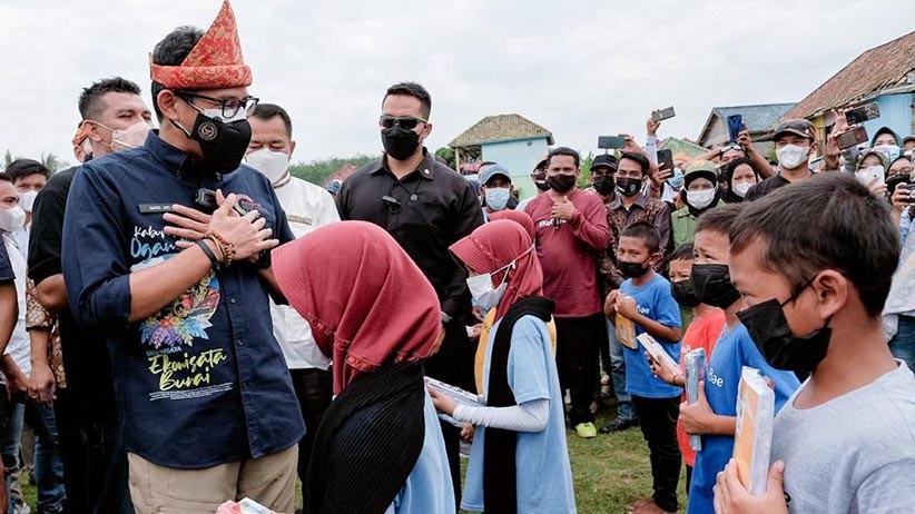 Sandiaga Uno Berikan Solusi bagi Pemuda Desa Burai Sumsel yang Terdampak Pandemi  - Bagian 1