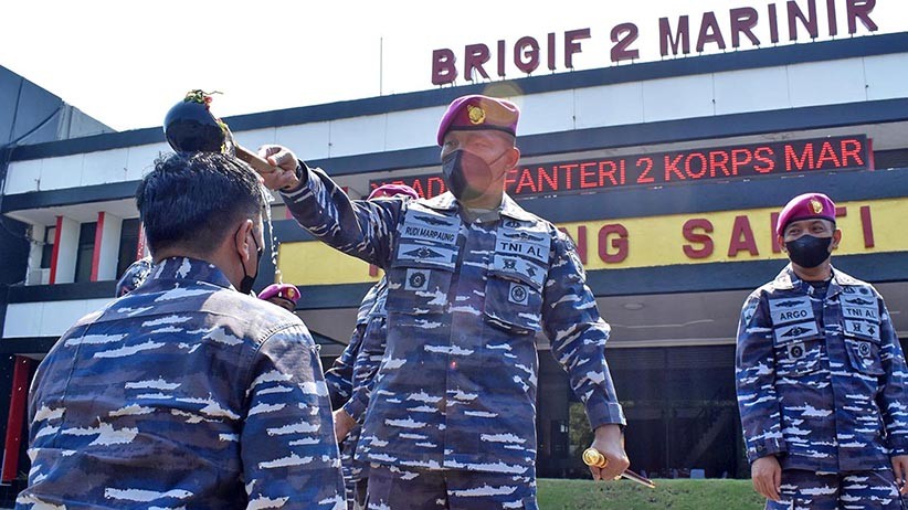 Tradisi Kenaikan Pangkat Perwira Pertama Brigif 2 Marinir - Bagian 1