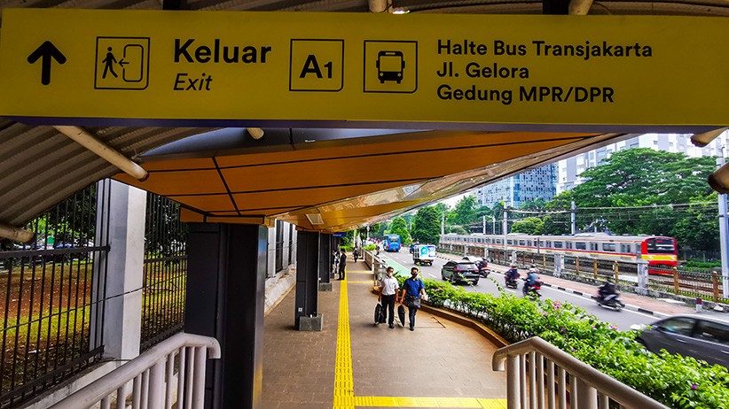 Wajah Baru Halte Stasiun Palmerah Berkonsep Futuristik - Bagian 3