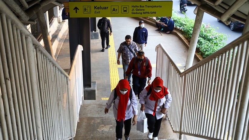 Wajah Baru Halte Stasiun Palmerah Berkonsep Futuristik - Bagian 4