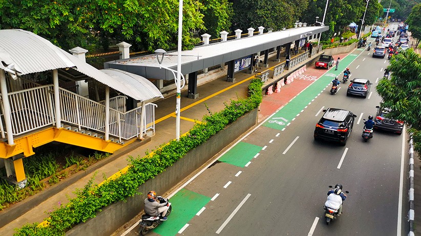 Wajah Baru Halte Stasiun Palmerah Berkonsep Futuristik - Bagian 1