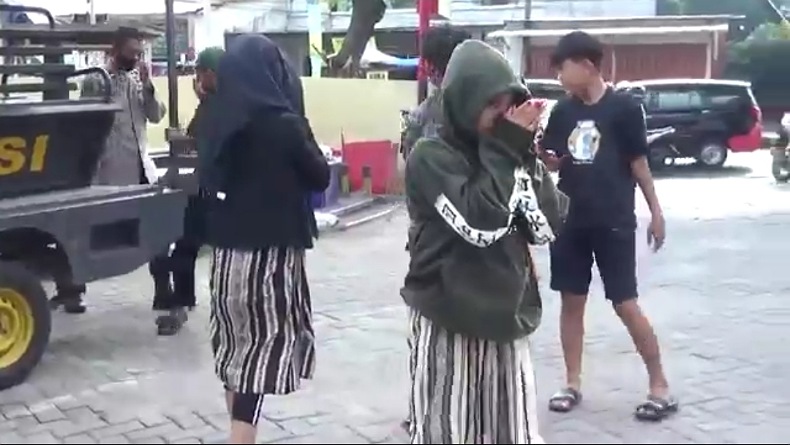 Dua Anak Gadis Tak Pulang Sebulan, Orang Tua Gerebek Tinggal Bersama 3 Orang di Kos