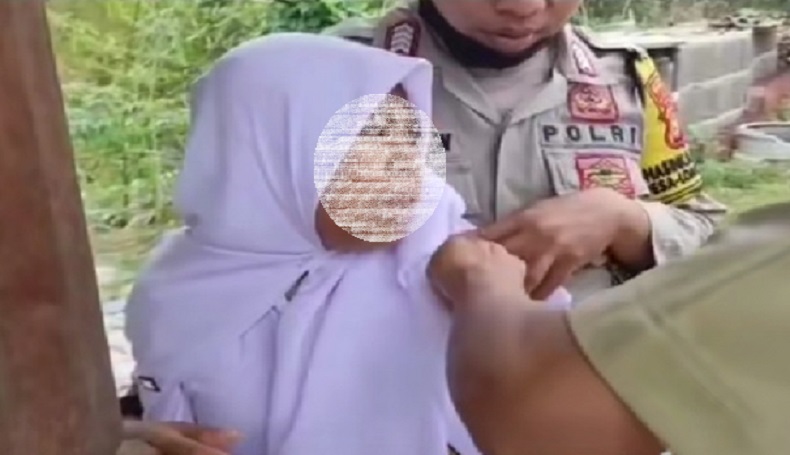 title Ngakak, Disuruh Ucapkan Bismillah saat Vaksin, Siswi SMP Histeris Baca Doa Makan Ngakak, Disuruh Ucapkan Bismillah saat Vaksin, Siswi SMP Histeris Baca Doa Makan