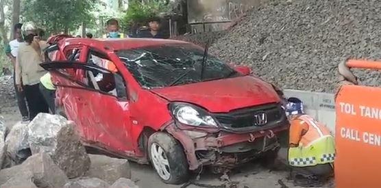 Honda Brio Terjun di Jalan Tol Tangerang-Merak, 1 Tewas 1 Luka Berat 