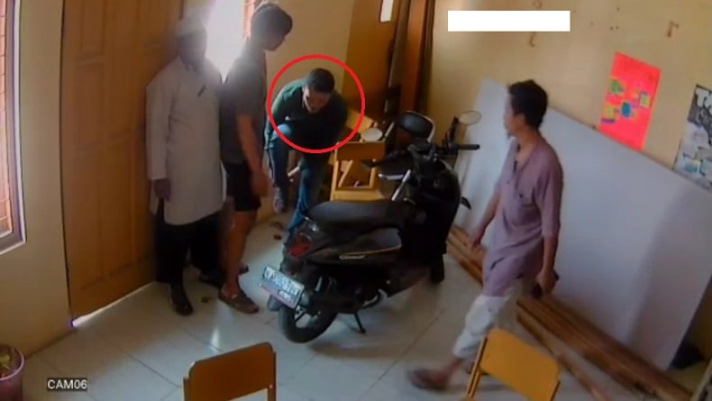title Menantu di Bandung Jebloskan Mertua ke Bui, Polisi: Pelapor Cuma Lebam Ringan Menantu di Bandung Jebloskan Mertua ke Bui, Polisi: Pelapor Cuma Lebam Ringan