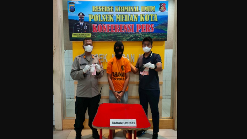 title Jual Sabu ke Polisi, Pria di Medan Ditangkap Jual Sabu ke Polisi, Pria di Medan Ditangkap