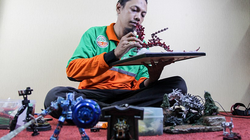 Kreatif, Kak Seto Ubah Limbah Korek Gas Jadi Robot Bernilai Ratusan Ribu Rupiah - Bagian 2