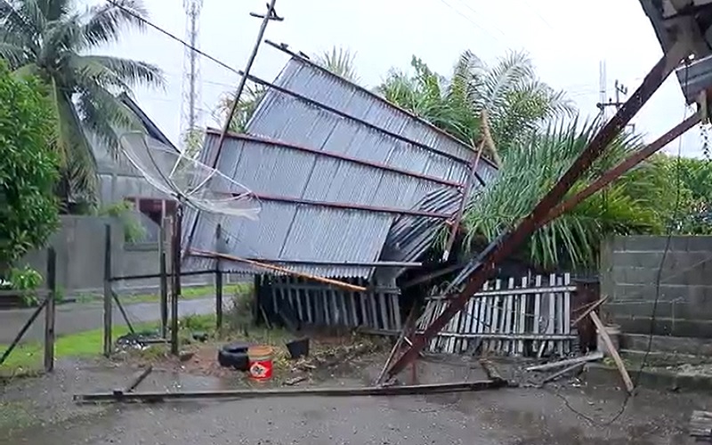 Diterjang Puting Beliung, Rumah Warga hingga Sekolah di Aceh Barat Porak-poranda 