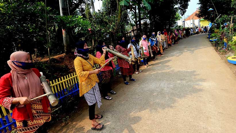 Kunjungi Desa Cikolelet Serang, Sandiaga Uno Berikan Bantuan Modal Pelaku UMKM   - Bagian 5