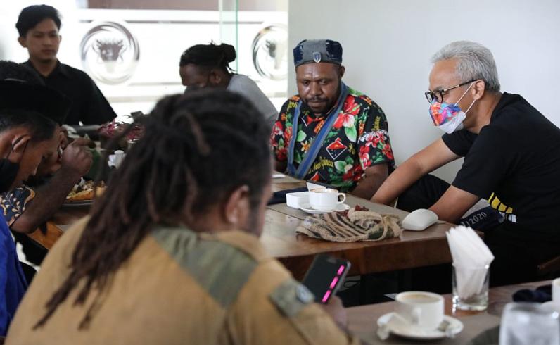 Aktivis Mahasiswa Papua Geruduk Hotel Tempat Menginap Ganjar, Ada Apa? 