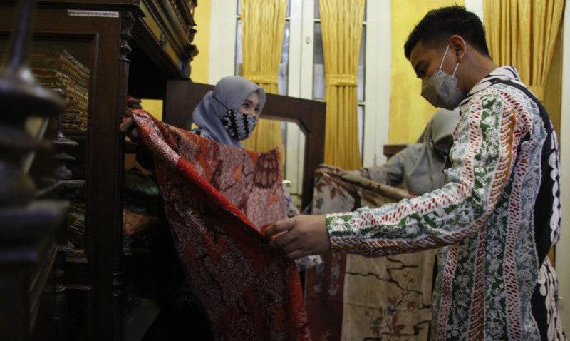 Gibran: Pakai Batik Jangan pas Kondangan atau Ngantor Saja, Jadikan Pakaian Sehari-hari