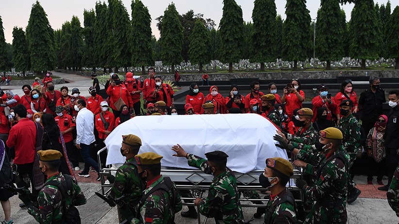 Pemakaman Politisi PDIP Sabam Sirait di TMP Kalibata - Bagian 3