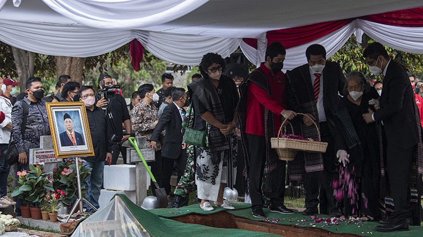 Pemakaman Politisi PDIP Sabam Sirait di TMP Kalibata - Bagian 1