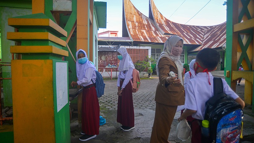 Suasana Pembelajaran Tatap Muka SD dan SMP di Padang Mulai Hari Ini - Bagian 1