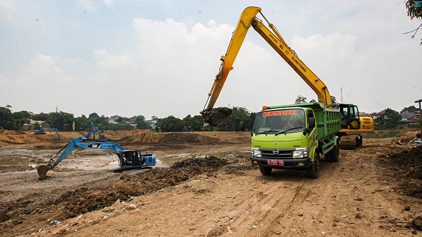 Gerebek Lumpur Waduk dan Sungai Antisipasi Banjir Jakarta - Bagian 3