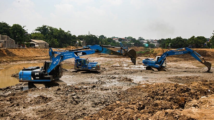 Gerebek Lumpur Waduk dan Sungai Antisipasi Banjir Jakarta - Bagian 2