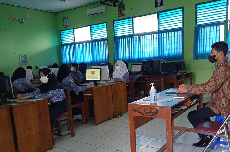 Pelaksanaan ANBK di Sleman Lancar, Bupati Ingatkan Penerapan Protokol Kesehatan  