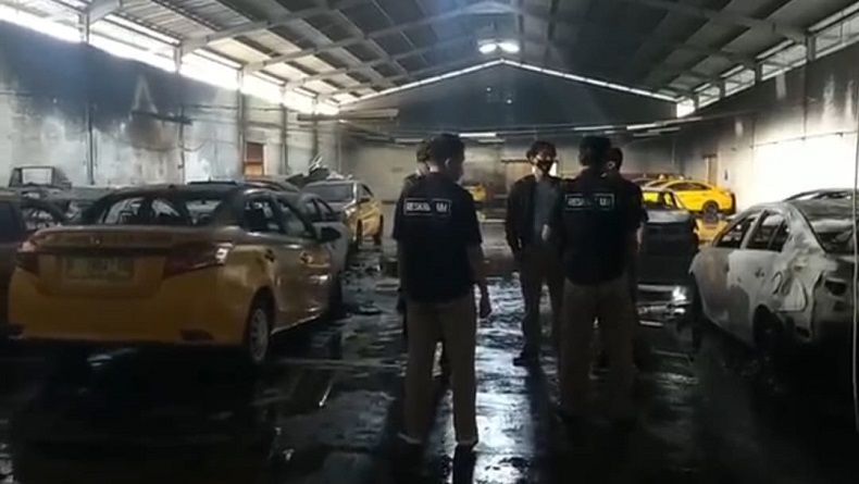 Pool Taksi AA di Gunung Batu Cimahi Diduga Dibakar, Polisi Tangkap Seorang Sopir