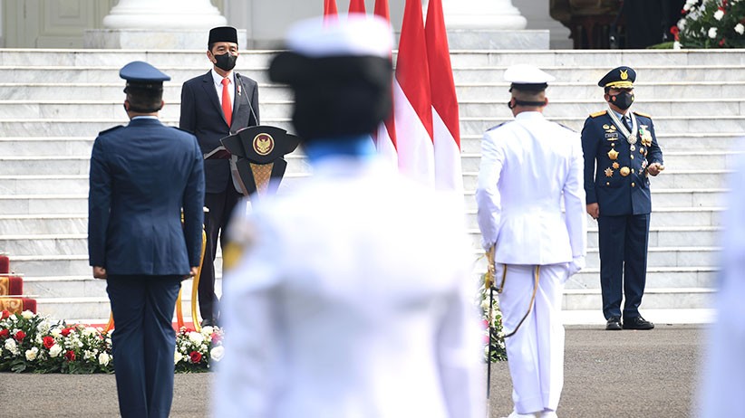 Presiden Jokowi Pimpin Upacara HUT ke-76 TNI - Bagian 3