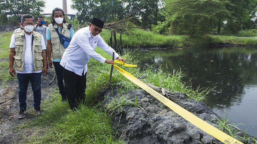 Cemarkan Sungai dan Lingkungan, Pabrik di Karawang Disegel - Bagian 1