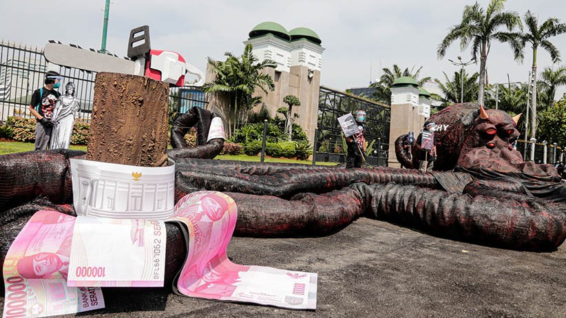 Penampakan Gurita Raksasa di Depan Gedung DPR - Bagian 1