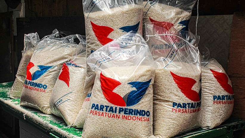 HUT ke-7, Perindo Bagikan Sembako ke Komunitas Pluit Smart School - Bagian 5