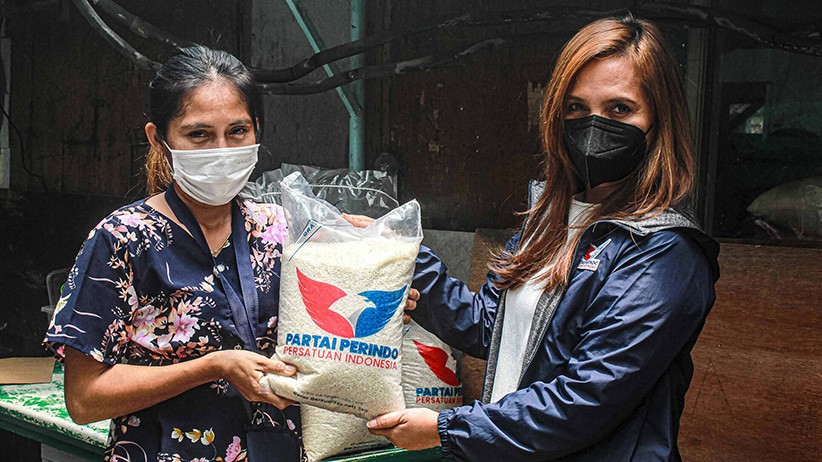 HUT ke-7, Perindo Bagikan Sembako ke Komunitas Pluit Smart School - Bagian 2