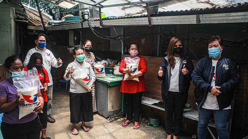 HUT ke-7, Perindo Bagikan Sembako ke Komunitas Pluit Smart School - Bagian 1