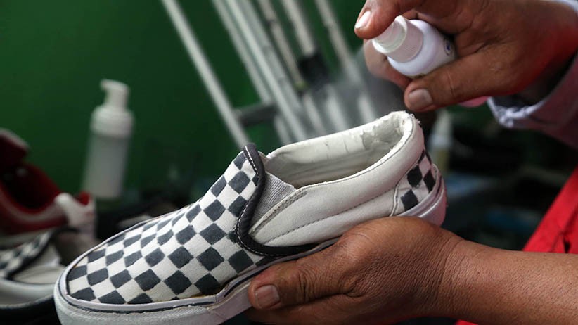 Penyandang Disabilitas Kini Melayani Cuci Sepatu hingga Helm - Bagian 3