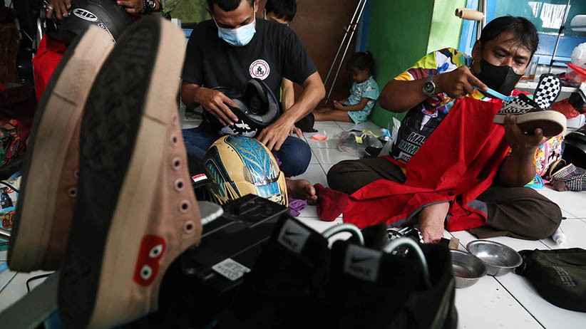 Penyandang Disabilitas Kini Melayani Cuci Sepatu hingga Helm - Bagian 2