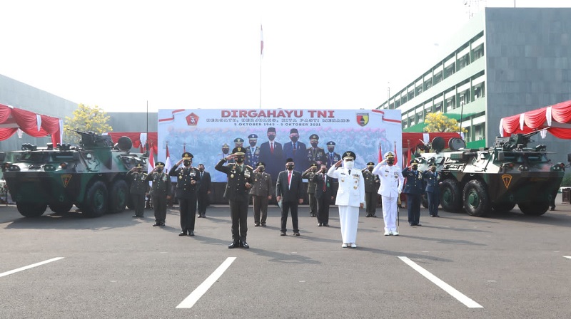 HUT ke-76 TNI, Gubernur Khofifah: TNI Berkontribusi Besar Tangani Pandemi 