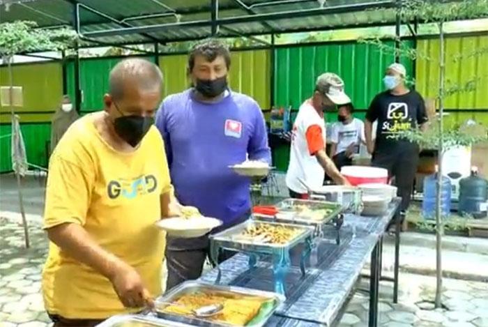 title Warung Makan Gratis Si Jum, Sediakan 120 Porsi Makanan per hari untuk Warga Klaten Warung Makan Gratis Si Jum, Sediakan 120 Porsi Makanan per hari untuk Warga Klaten