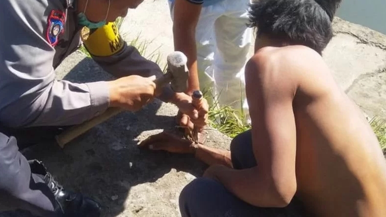 Orang Gangguan Jiwa Ngamuk di SD, Tangan dan Kakinya Masih Terikat Rantai