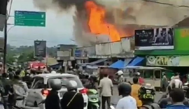 title 2 Warga di Ciamis Tewas Setelah Terjebak Api Dalam Ruko Berjam-Jam 2 Warga di Ciamis Tewas Setelah Terjebak Api Dalam Ruko Berjam-Jam