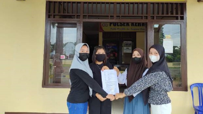 title Video Viral 4 Remaja Baku Pukul di Jembatan gegara Pinjam Celana Video Viral 4 Remaja Baku Pukul di Jembatan gegara Pinjam Celana