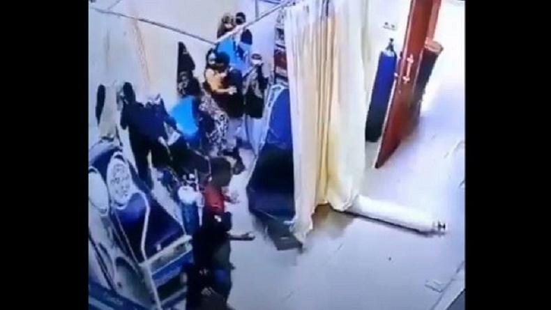 title Viral Pasien Panik Berhamburan usai Tabung Oksigen Jatuh Ternyata Terjadi di Kendari Viral Pasien Panik Berhamburan usai Tabung Oksigen Jatuh Ternyata Terjadi di Kendari