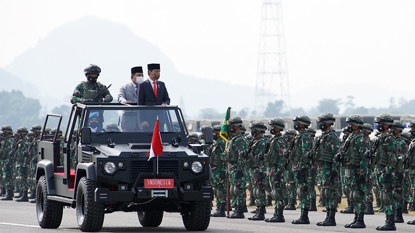 Momen Jokowi dan Prabowo Naik Jip, Cek Pasukan Komponen Cadangan - Bagian 1