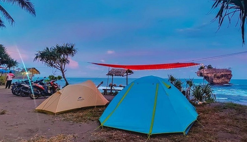Salah satu tempat camping di Pangandaran Jawa Barat yang rekommended adalah Pantai Madasari. (Foto: Instagram/@pantaimadasaripangandaran)