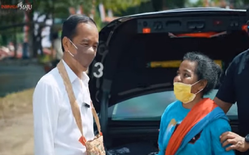 Video Viral Mama Papua Banggakan Presiden: Jokowi Itu Anak Sorong