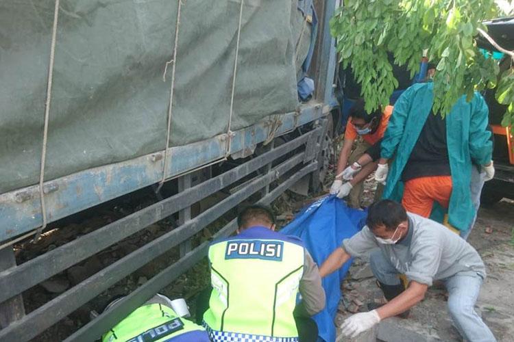 Truk Tronton Tabrak 2 Rumah dan Pos Ronda di Sleman, 1 Orang Tewas